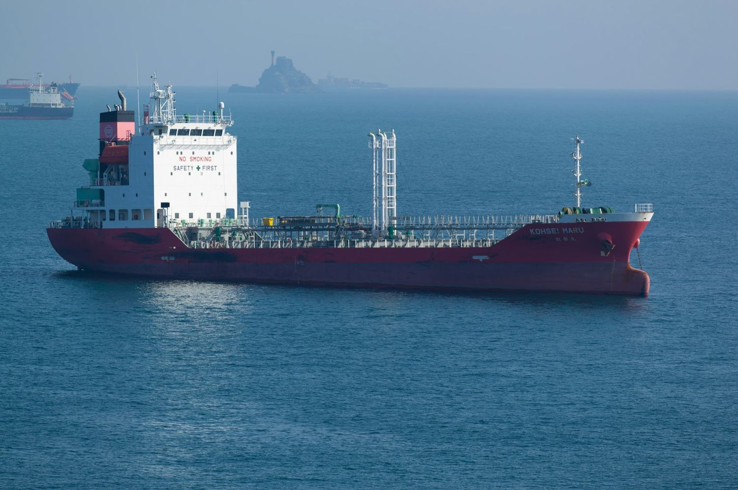 Tanker vessel at sea representing the fleet Fayd Al Sharqiya supplies with fresh water